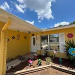 Cozy Family Home In Tampa With Private & Heated Pool, Pool Table And Kids Play Area