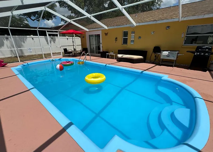 Cozy Family Home In Tampa With Private & Heated Pool, Pool Table And Kids Play Area