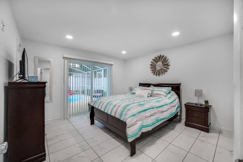 Cozy Family In With Private & Heated Pool, Pool Table And Kids Play Area