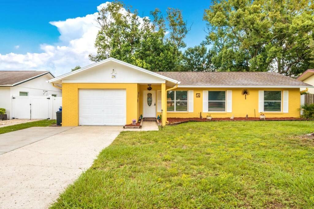 Cozy Family In With Private & Heated Pool, Pool Table And Kids Play Area Holiday home Tampa