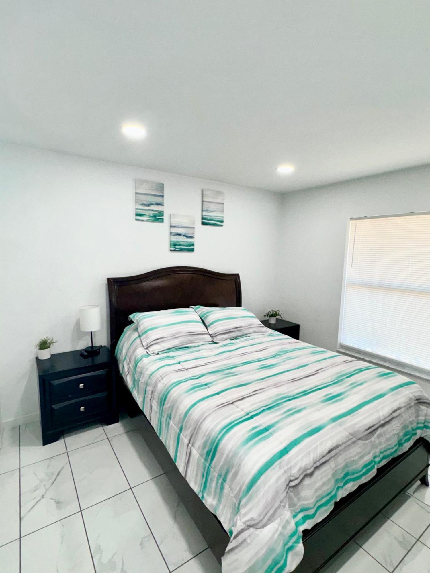 Holiday home Cozy Family In With Private & Heated Pool, Pool Table And Kids Play Area Tampa