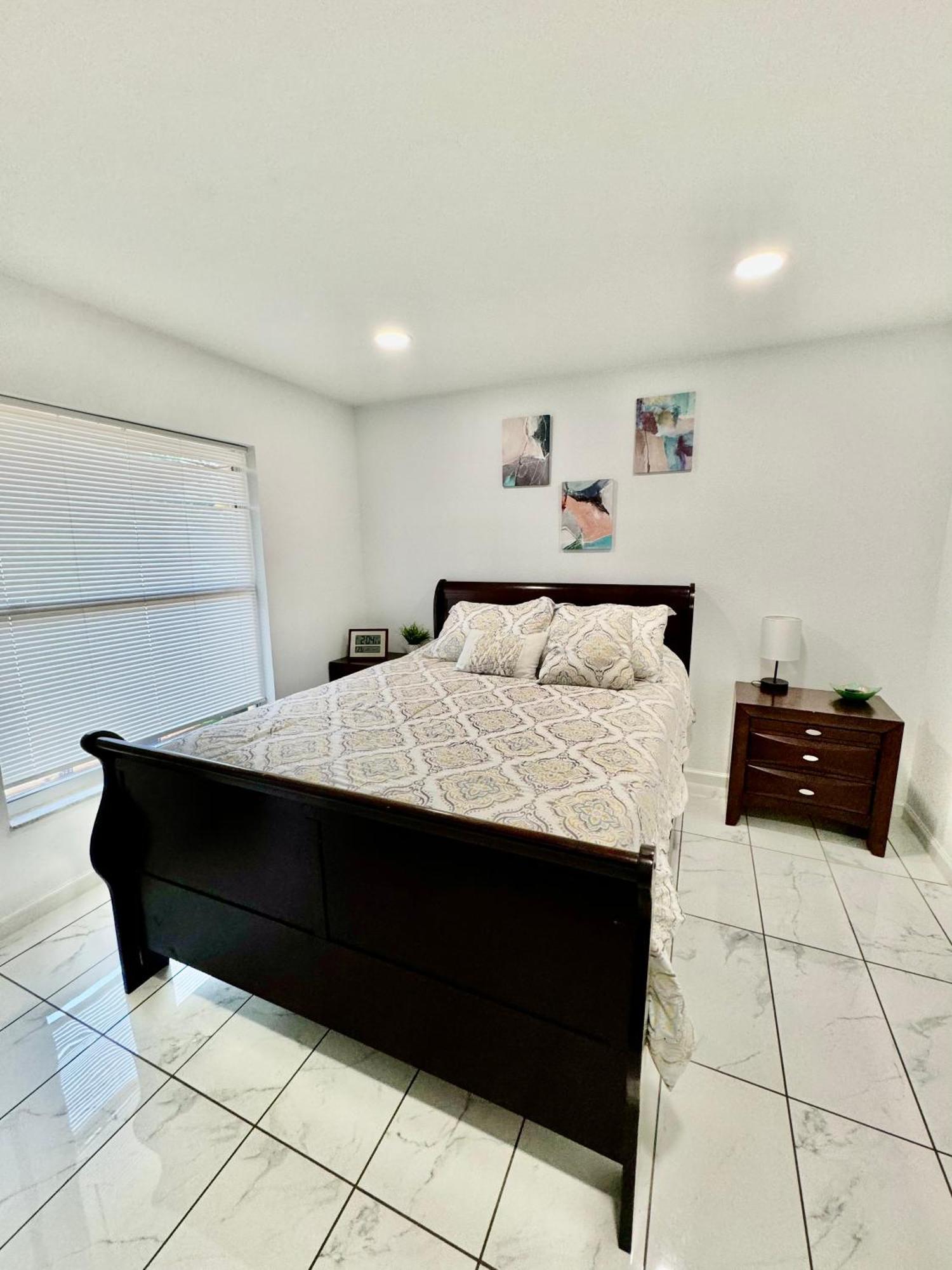 Cozy Family In With Private & Heated Pool, Pool Table And Kids Play Area Holiday home